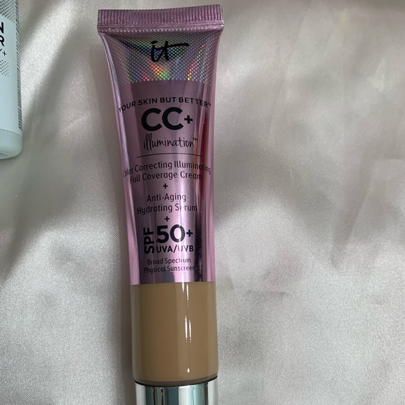 It CC+ Foundation Medium & Setting Spray Bundle - Picture 3 of 9